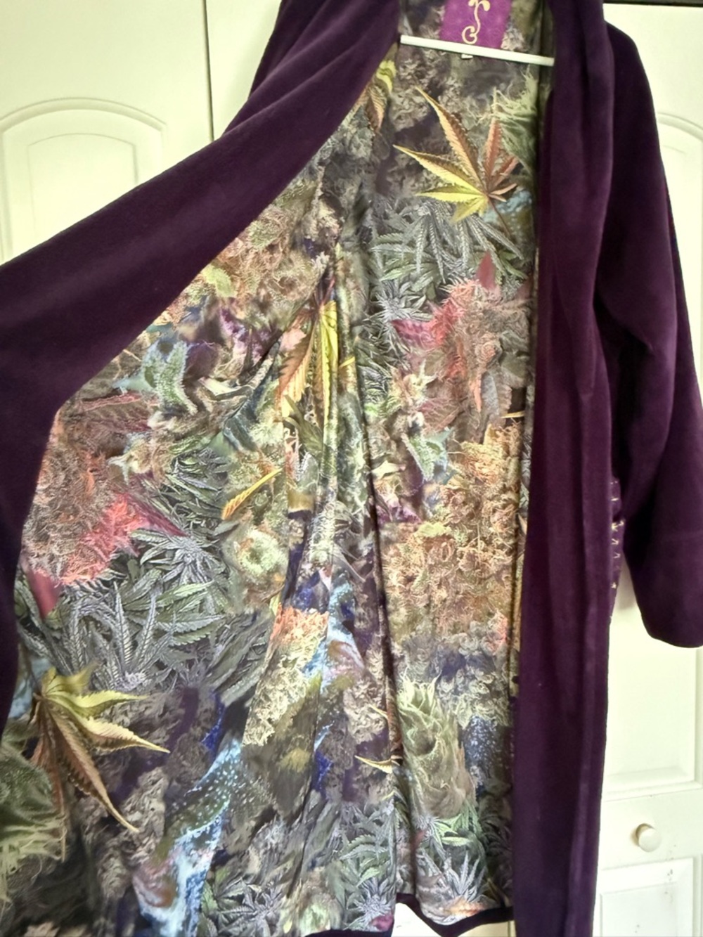 Grassroots California Men’s Robe Crown Royale in Deep Purple - 420 inside - Picture 4 of 7